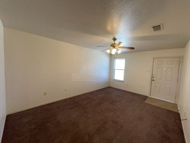 Building Photo - 1006 Circle M Dr