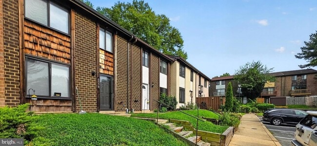 Building Photo - 6556 Pennacook Ct
