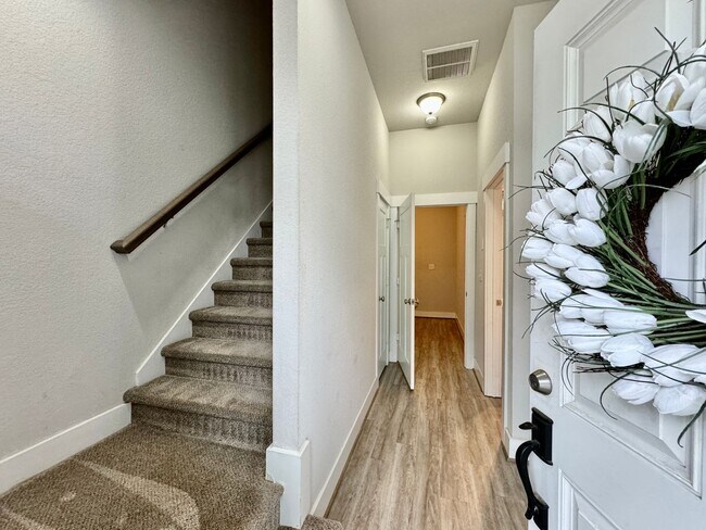 Foto del edificio - Available NOW in the Vibe District - 3 Blo...