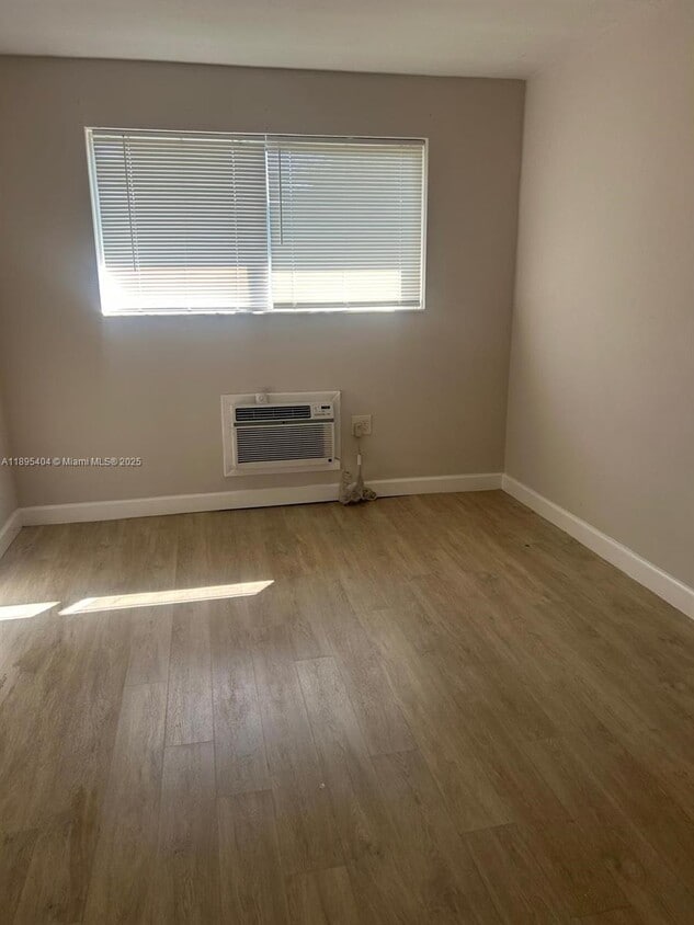 Foto del edificio - 7561 Venetian St