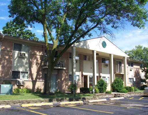 Building Photo - Pebblewood Court Apartments LLC