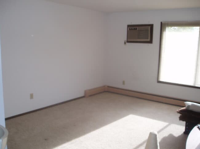 Building Photo - Indrive Apartments