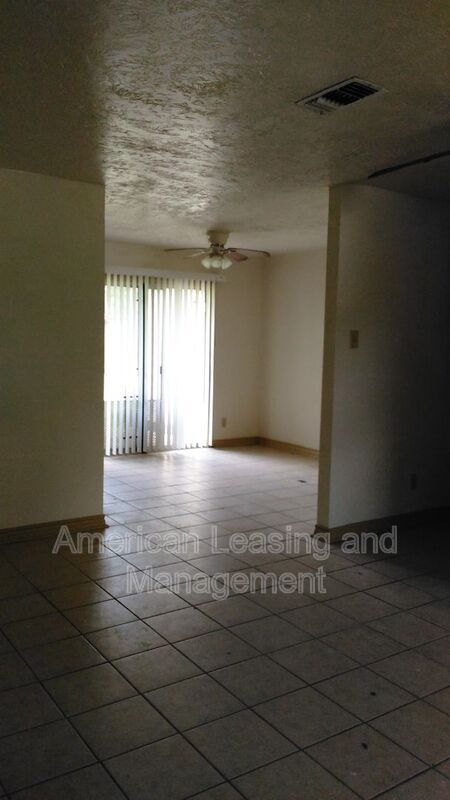 Building Photo - 2237 Robinhood Ave
