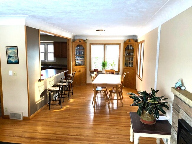 Foto del edificio - 6725 Eliot View Rd