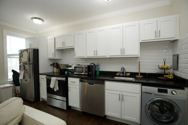 Foto del edificio - 3345 N Marshfield Ave