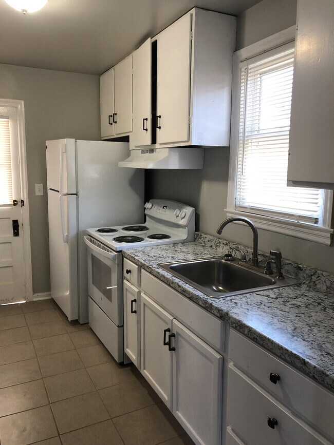 Foto del edificio - 1303 Dudley St NW