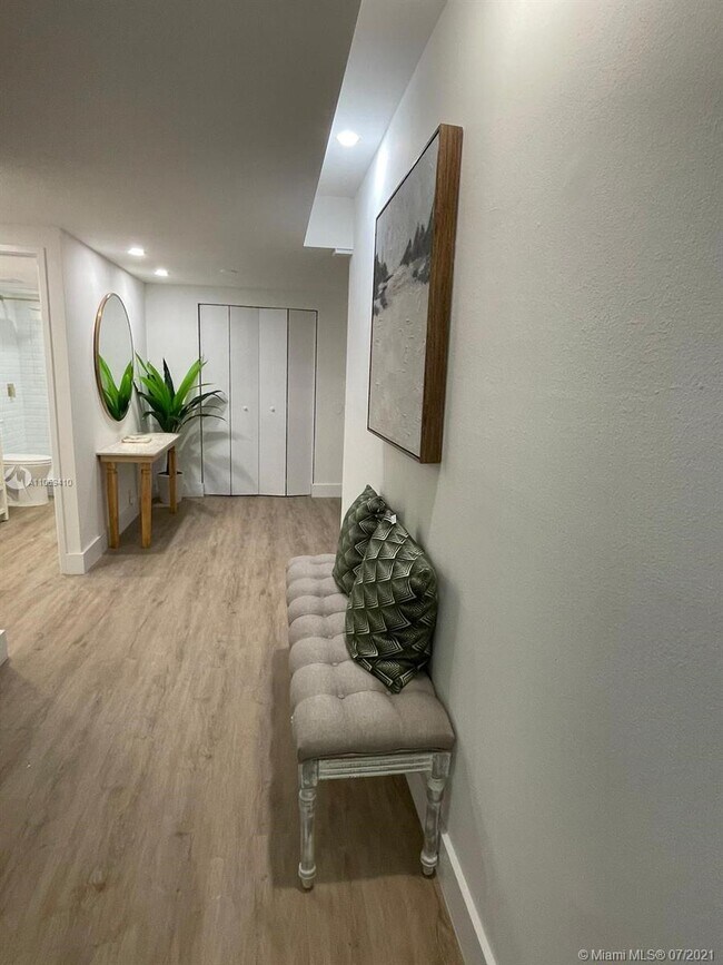 Foto del edificio - 101 Crandon Blvd