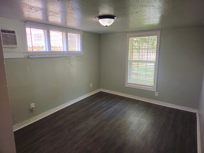 Building Photo - 608 Price St