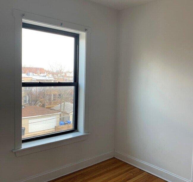 Building Photo - 2617.5 N Spaulding Ave