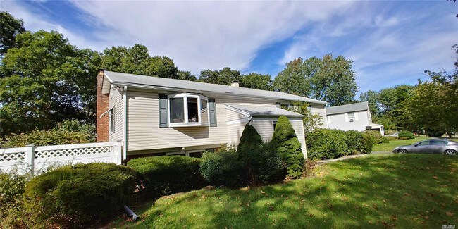 Building Photo - 8 Wedgewood Dr