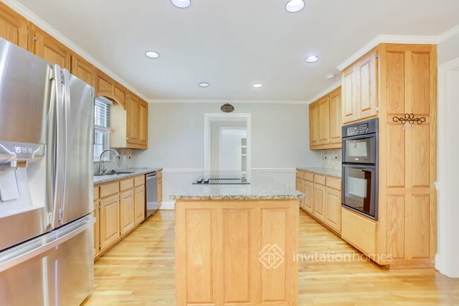 Building Photo - 993 Tall Pine Ct SW
