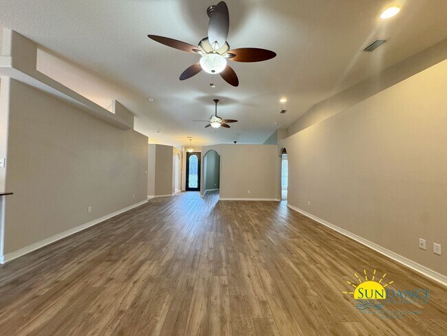 Foto del edificio - Stunning 4-Bedroom Home in Desirable Holle...