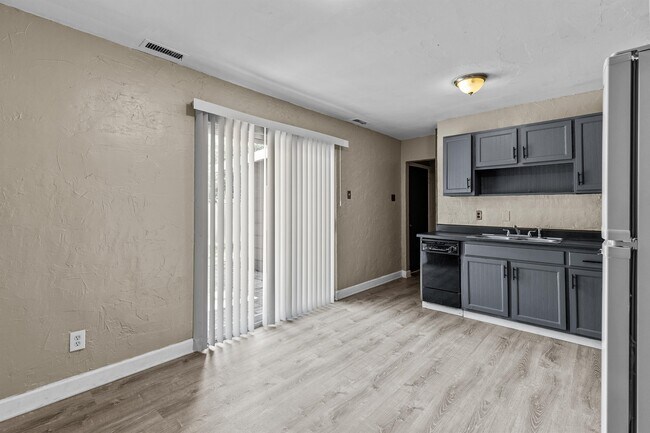 Foto del edificio - 1395 Bluebird Dr