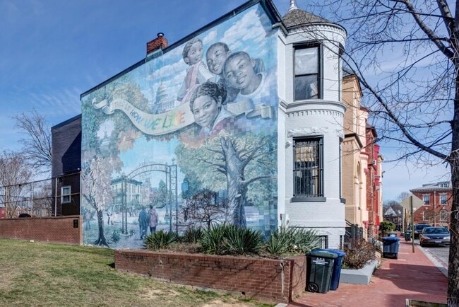 Side Exterior w/ landmark mural - 239 Elm St NW