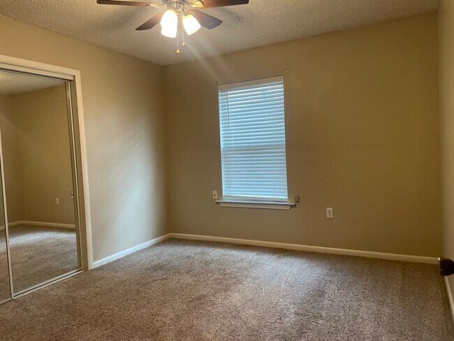 Dormitorio grande en la planta superior - 46 Wright Pkwy NW