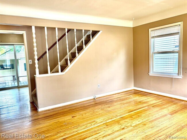Building Photo - 2027 Brockton Ave
