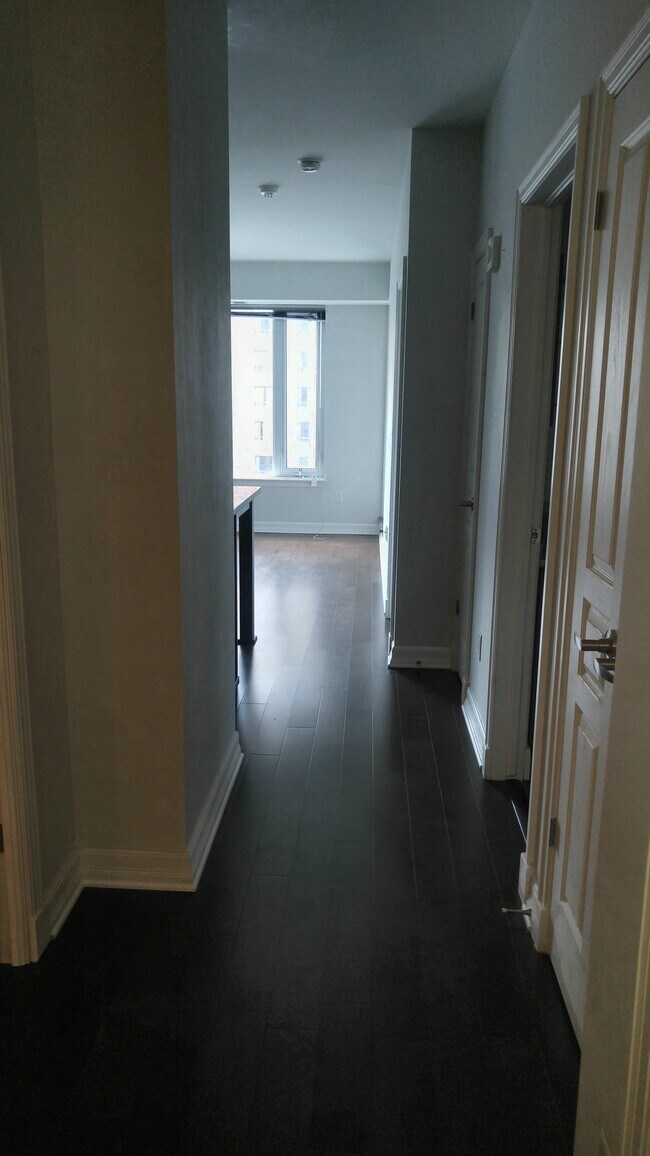 Building Photo - 238 Besserer St