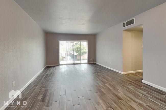 Building Photo - 2230 S Piney Point Rd