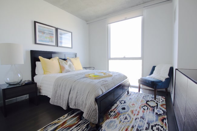 Photo - 649 W Division St Apartment