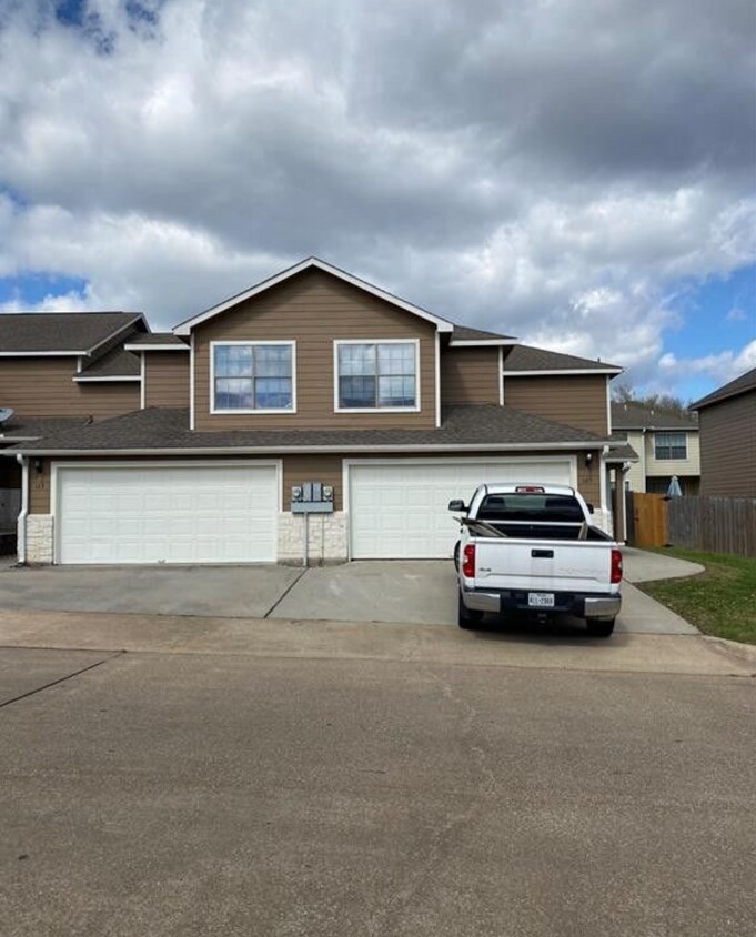 125 Sendero Dr, Huntsville, TX 77340 Townhome Rentals in Huntsville