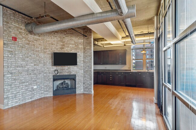 Building Photo - 10 S Dunton Ave