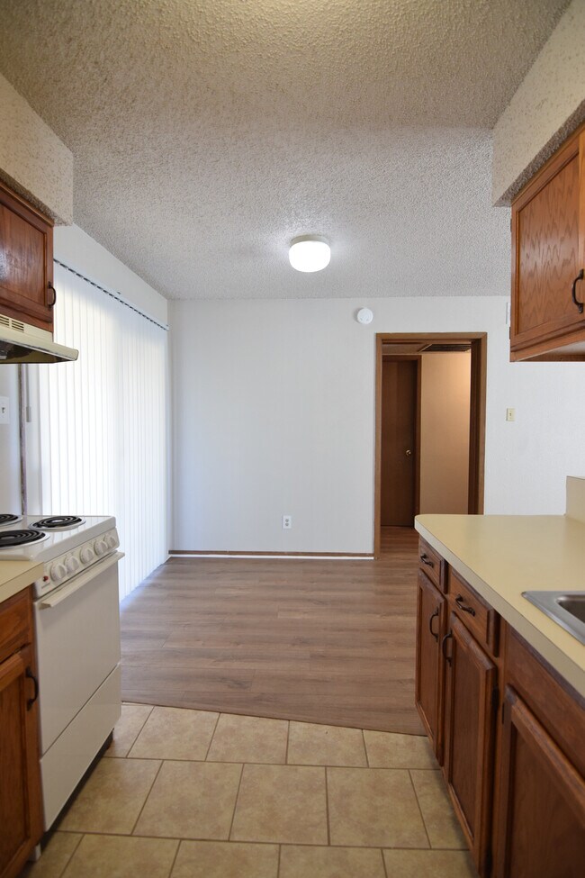 Building Photo - 1633 Kelly Dr