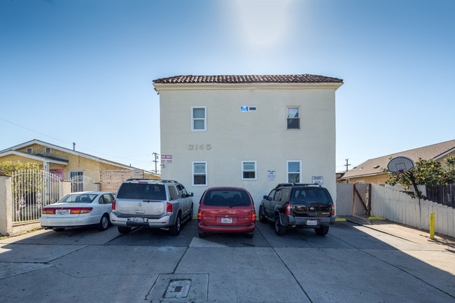 Building Photo - 3145 Webster Ave