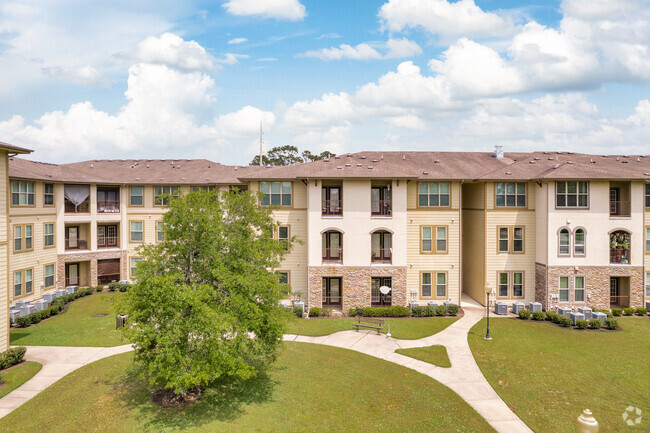 Courtyard - The Crossing Apartments