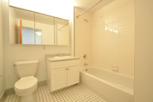 Building Photo - 520 W 48th St