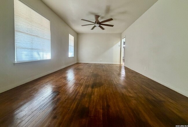 Building Photo - 115 Encino Grande St