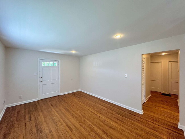 Building Photo - Charming 3 Bedroom Home in Raleigh!
