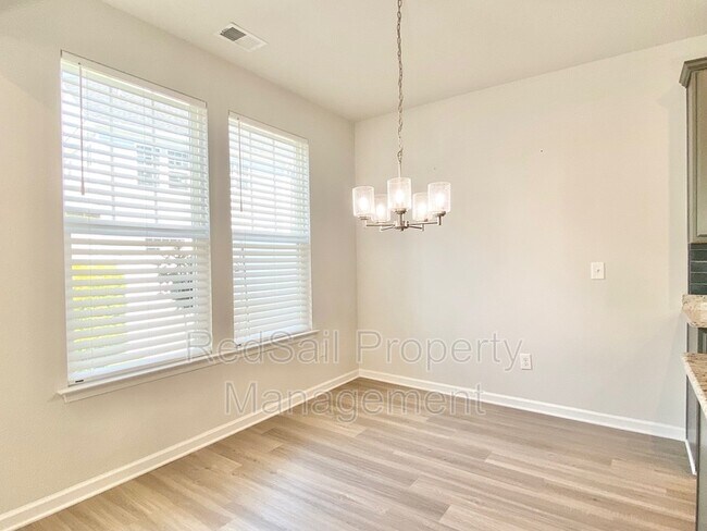 Building Photo - 644 Rhema Rd