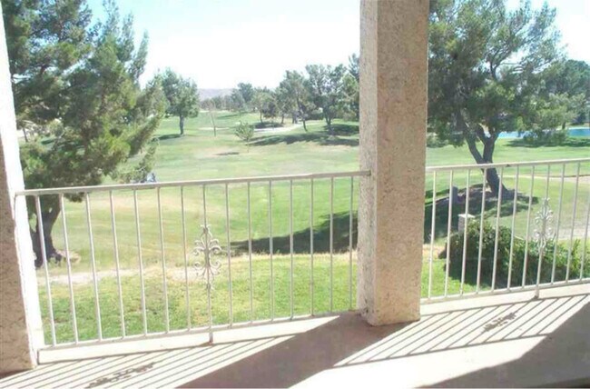 Building Photo - 27421 Lakeview Dr