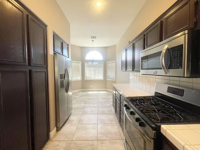 Building Photo - Beautifully upgraded house