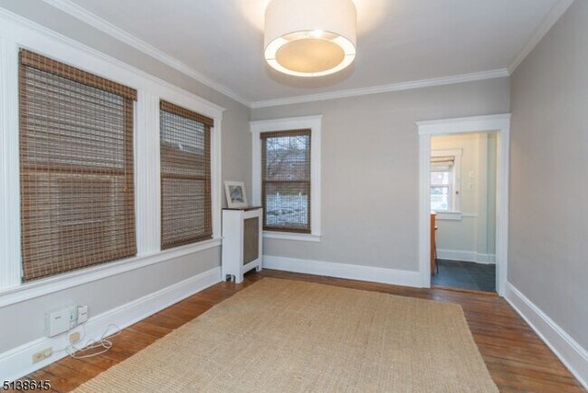 Building Photo - 10 Riggs Pl