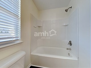Building Photo - 122 Hyrne Dr