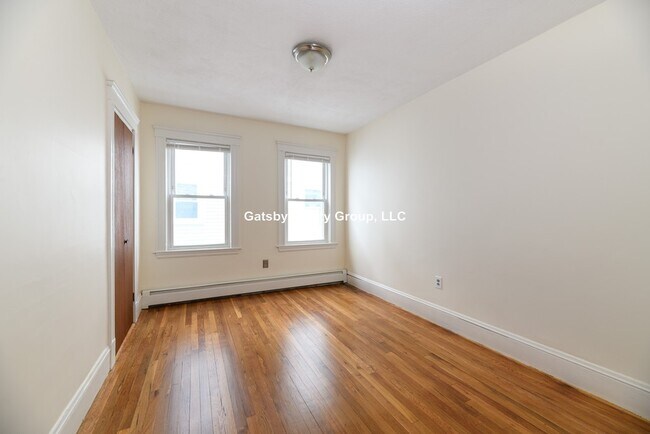 Building Photo - 305 Hurley St