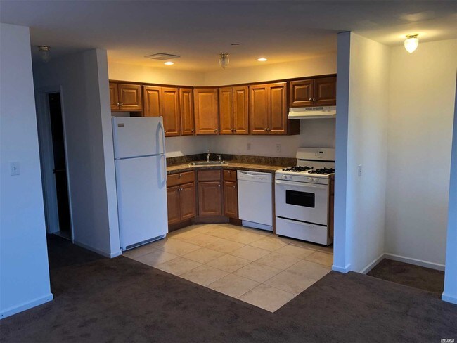 Building Photo - 62-31 De Costa Ave