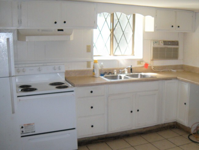 Building Photo - 50 Greenwood Dr
