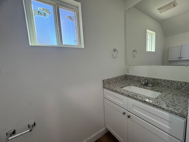 Building Photo - 516 E Reed St