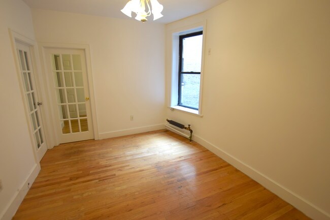 Building Photo - 215 W 108th St
