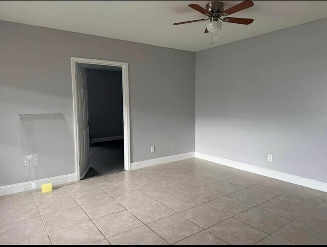 Foto del edificio - 8736 SE Algozzini Pl