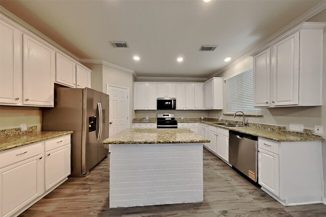 Foto del edificio - 14703 Huntmont Dr