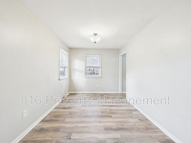 Building Photo - 405 E Culton St