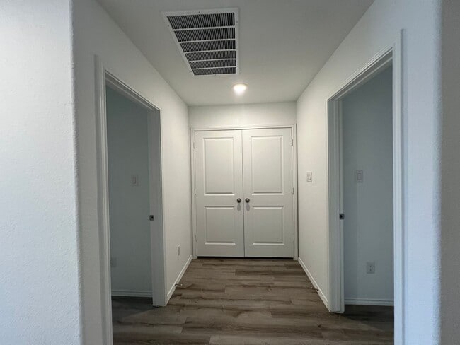 Building Photo - Beautiful 4 bedroom, 2 bath in NBTX