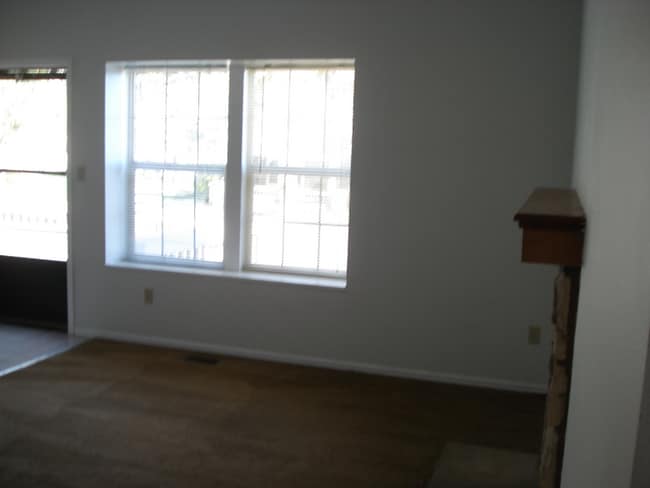 Photo - 744 Crown Point Dr Apartment