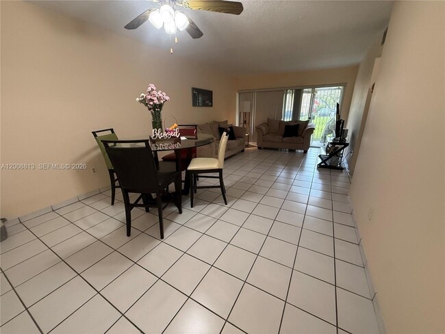 Building Photo - 9270 Fontainebleau Blvd