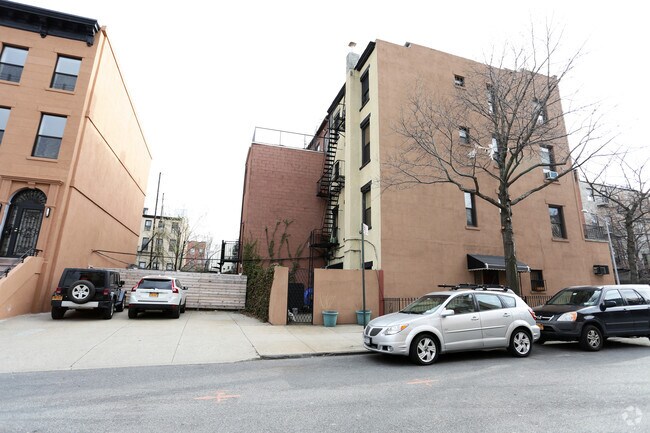 Building Photo - 608 Henry St