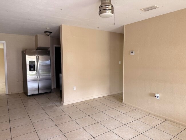 Building Photo - 1604 Zephyr Ave