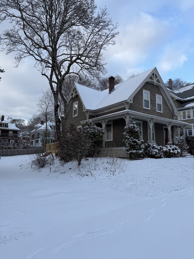 Building Photo - 24 Lee St